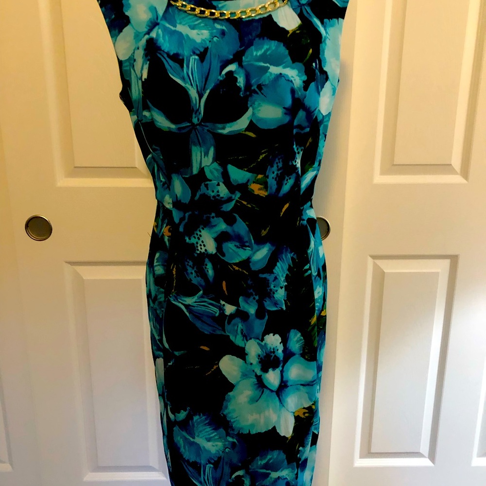 Beautiful Hawaiian dress  . Never worn 🌺